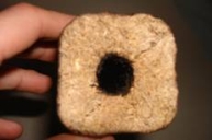 Holzbriketts 8 Eckig mit Loch