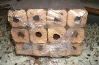 Holzbriketts 8 Eckig mit Loch
